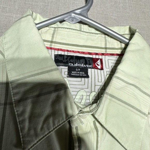Quiksilver Men’s Shirt Small Button Up Green Short Sleeve Plaid Party - Picture 2 of 13
